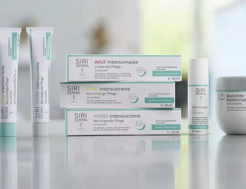 Verschiedene SIRIDERMA-Hautpflegeprodukte nebeneinander platziert