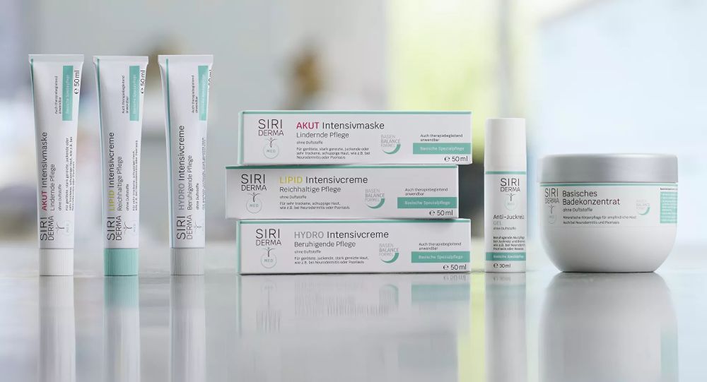 Verschiedene SIRIDERMA-Hautpflegeprodukte nebeneinander platziert